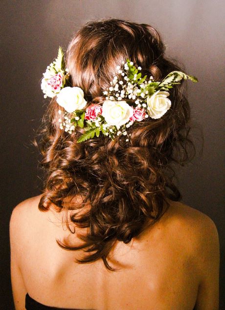 coiffure-avec-couronne-de-fleurs-cheveux-mi-long-80_9 Coiffure avec couronne de fleurs cheveux mi long