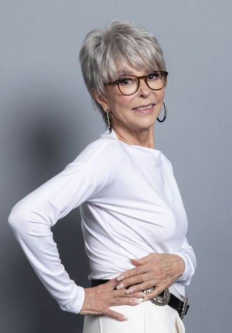 coiffure-cheveux-gris-femme-60-ans-33 Coiffure cheveux gris femme 60 ans