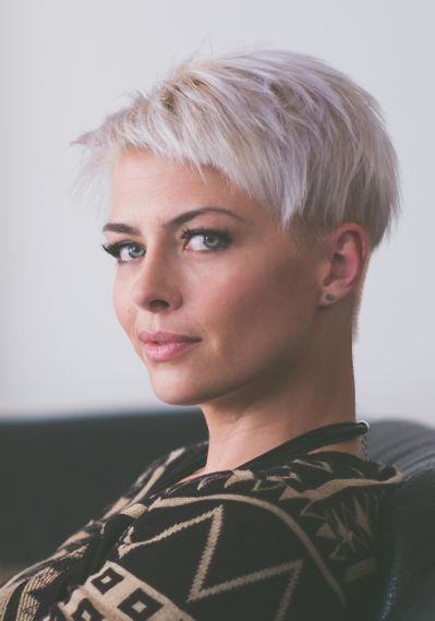 coiffure-courte-femme-cheveux-gris-75_10 Coiffure courte femme cheveux gris