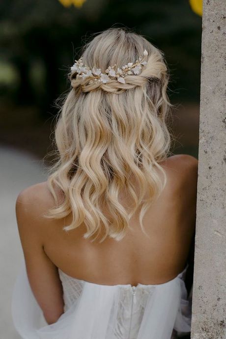 coiffure-headband-cheveux-mi-long-mariage-67_14 Coiffure headband cheveux mi long mariage