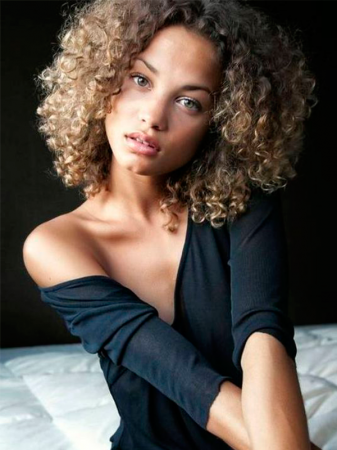 coupe-de-cheveux-afro-femme-mi-long-41 Coupe de cheveux afro femme mi long