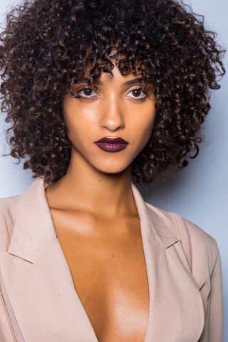 coupe-de-cheveux-afro-femme-mi-long-41_13 Coupe de cheveux afro femme mi long