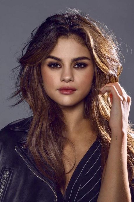 selena-gomez-cheveux-mi-long-66_11 Selena gomez cheveux mi long