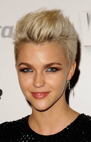 coiffure-ultra-courte-femme-11_12 Coiffure ultra courte femme