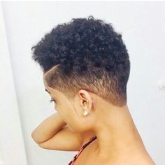coupe-de-cheveux-afro-femme-court-96_18 Coupe de cheveux afro femme court