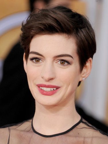 anne-hathaway-cheveux-courts-90_6 Anne hathaway cheveux courts