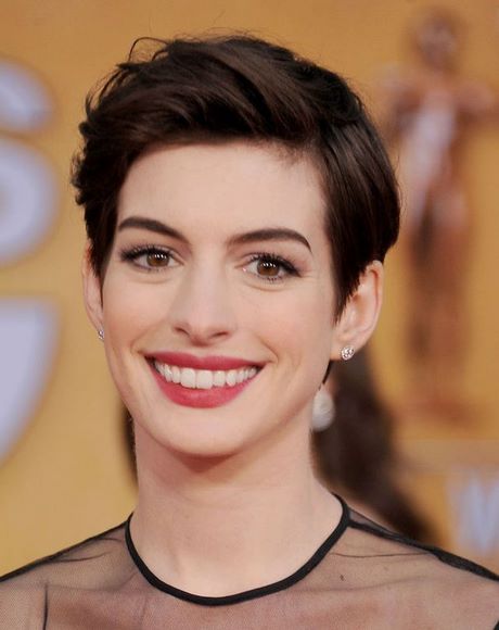 anne-hathaway-coupe-courte-48_6 Anne hathaway coupe courte