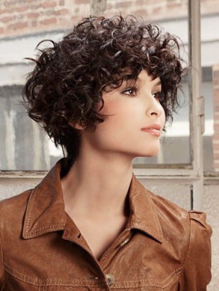 coupe-cheveux-boucles-court-femme-47_14 Coupe cheveux bouclés court femme