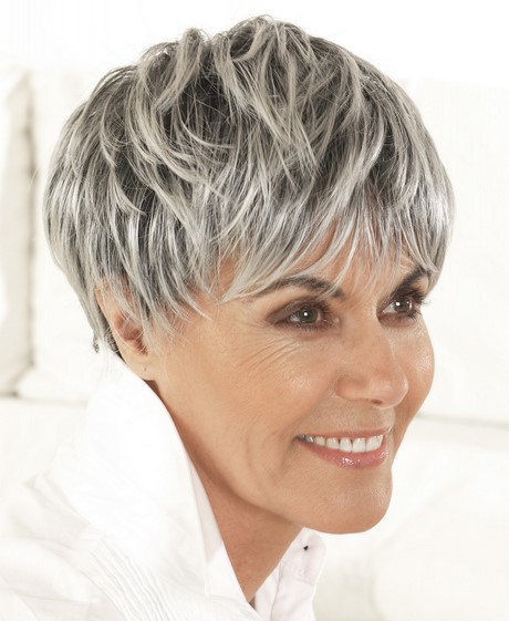 coupe-courte-cheveux-gris-femme-60-ans-52_18 Coupe courte cheveux gris femme 60 ans