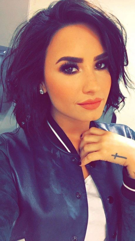 demi-lovato-cheveux-court-26_14 Demi lovato cheveux court