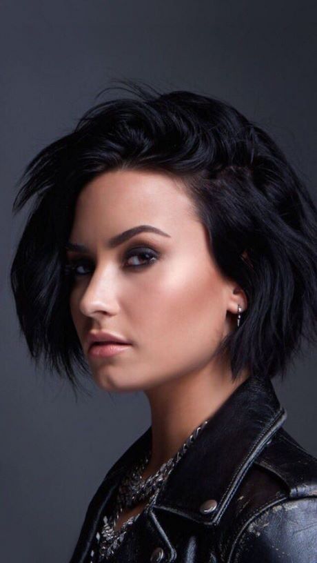  Demi lovato cheveux  court