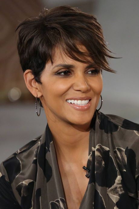 halle-berry-cheveux-courts-43_15 Halle berry cheveux courts