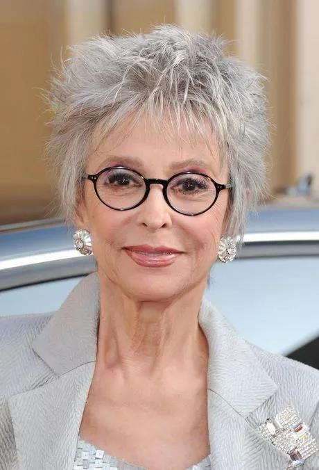 coupe-de-cheveux-court-femme-60-ans-avec-lunettes-2024-47_7-17 Coupe de cheveux court femme 60 ans avec lunettes 2024
