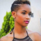 Coupe cheveux court femme afro